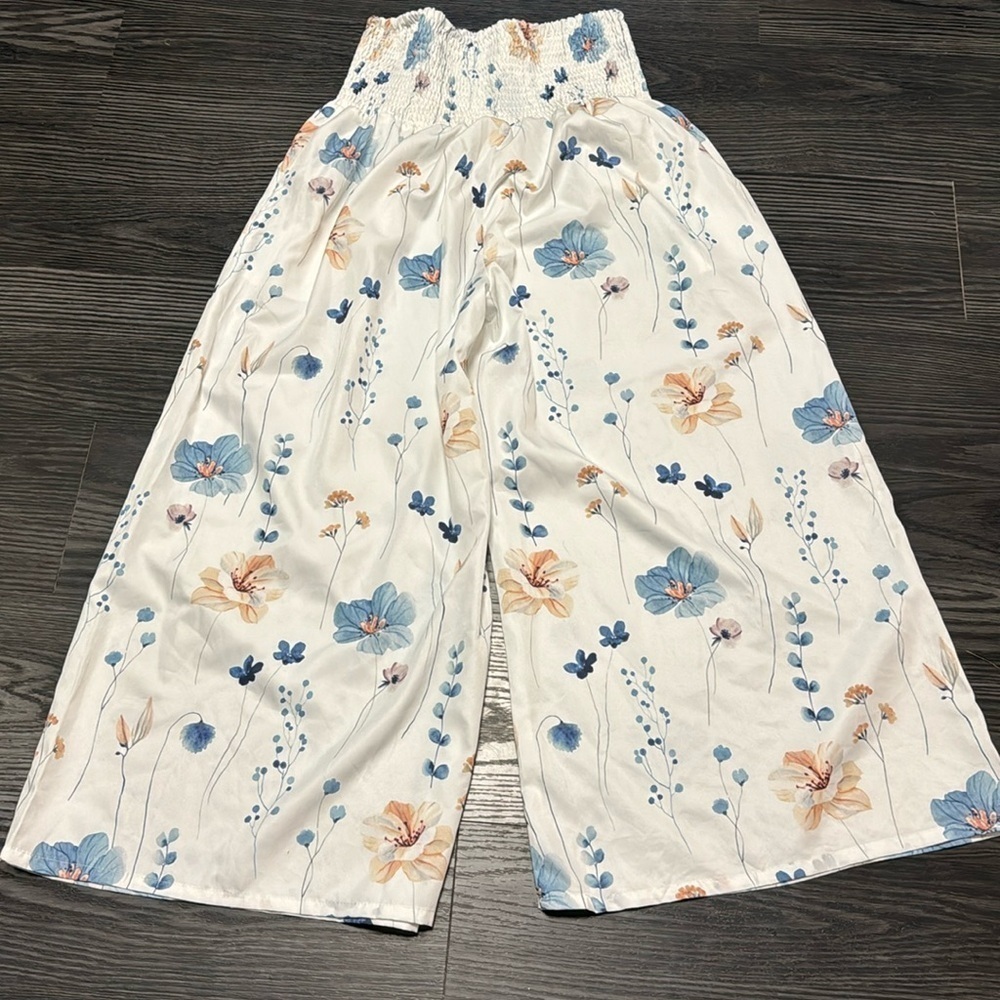 🍍Floral gaucho pants 🍍sz Large🍍O-1